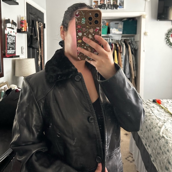 Womens vintage worthington black leather coat with faux fur - Picture 8 of 8